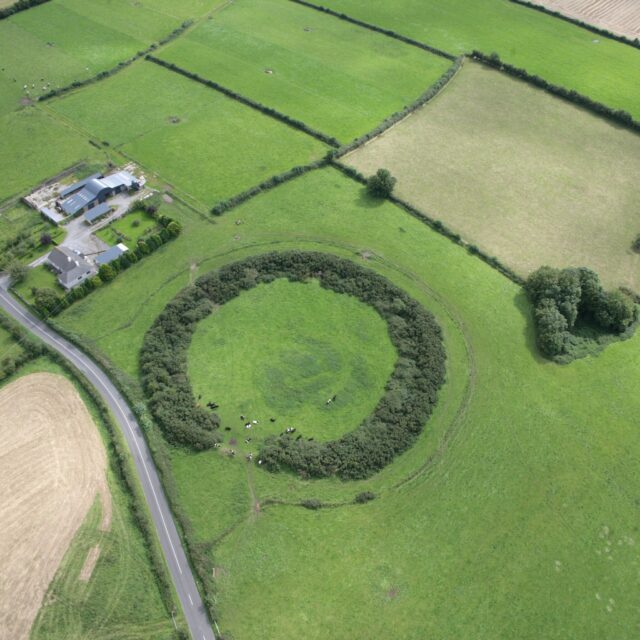Carron Henge – Rathnadov · Ringfort