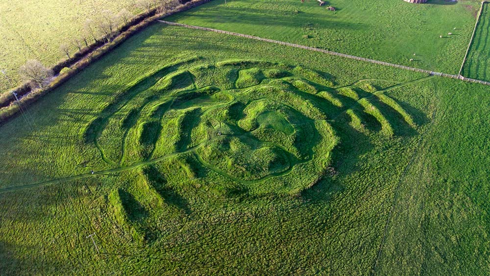 Tlachtga (Hill of Ward) · Enclosure
