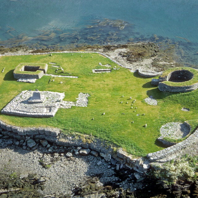 Illaunloughan Monastery · Religious House