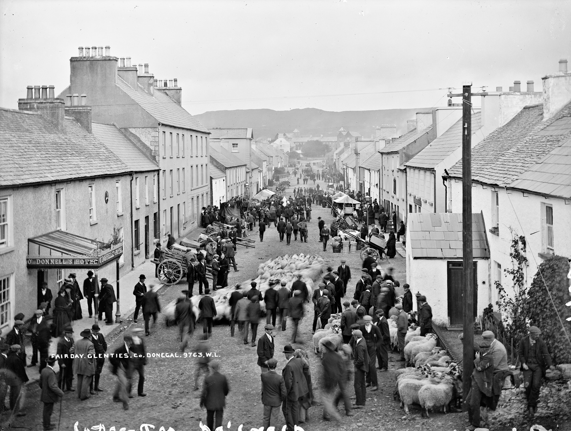 Na Gleannta · Glenties