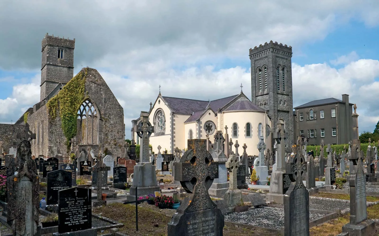 (Baile) Locha Riach · Loughrea