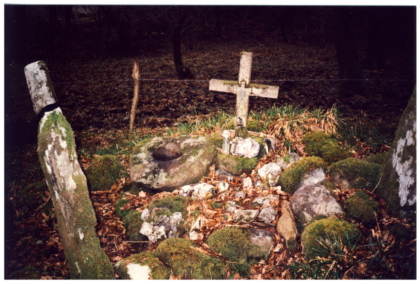 St Abbans Grave · Monument