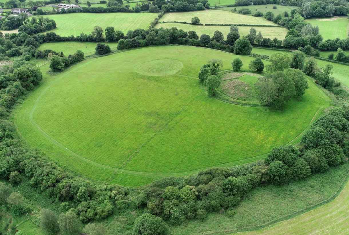 Navan Fort · Ringfort   Rath